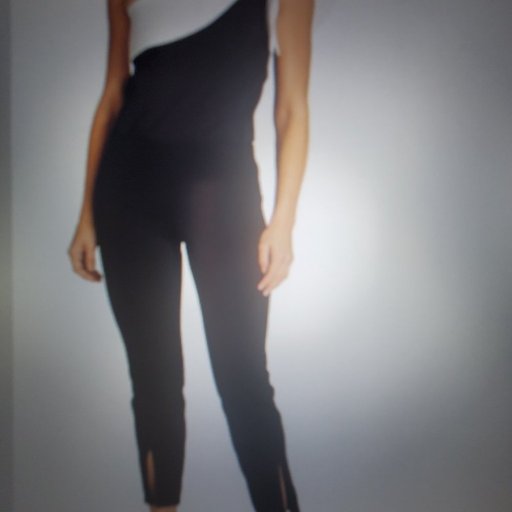 Chiara Boni Kikina One Shoulder Top | Asymmetric Contrast Detail Sleeveless - Image 8