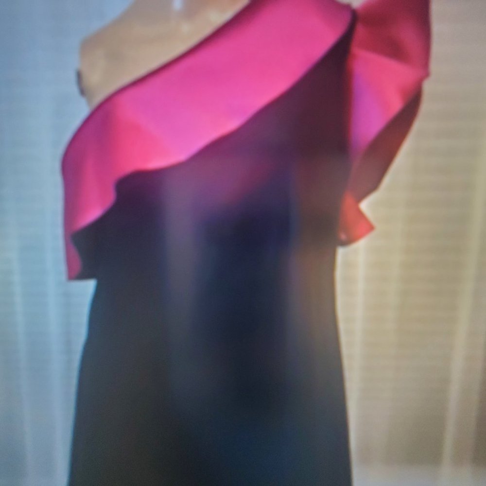 Chiara Boni Kikina One Shoulder Top | Asymmetric Contrast Detail Sleeveless - Image 7