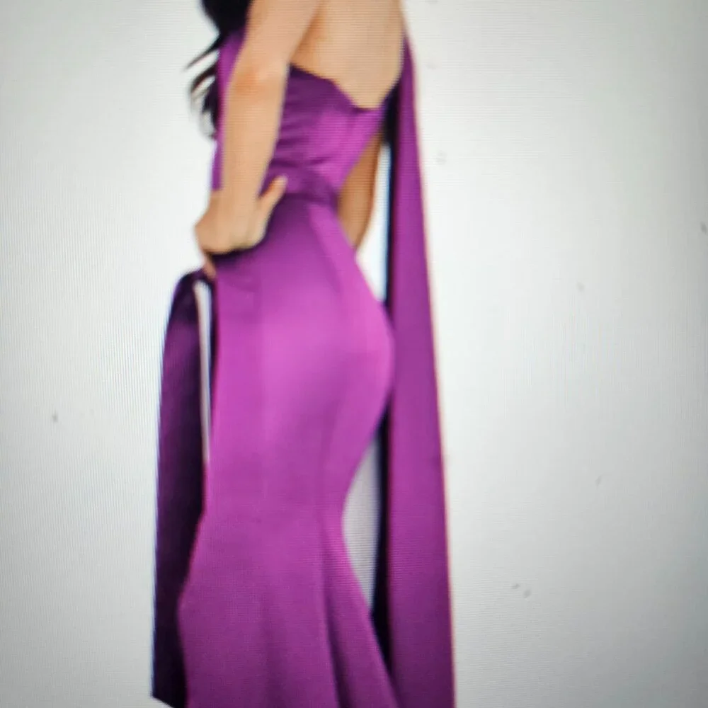 TERANI COUTURE One Shoulder Satin Cape Gown - Image 3
